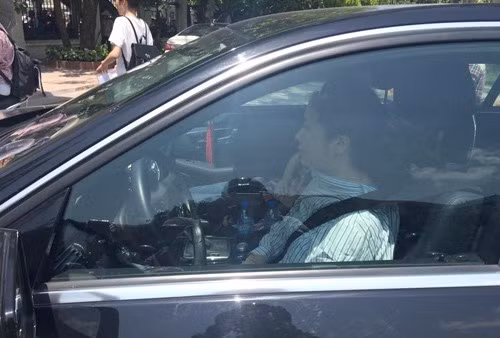 Che tạm không cháy da chồng không nhận ra vợ. Che tạm không cháy da chồng không nhận ra vợ.