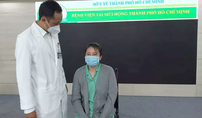 Súc miệng, răng giả chui vào phế quản - Hình 2 Suc mieng, rang gia chui vao phe quan-Hinh-2