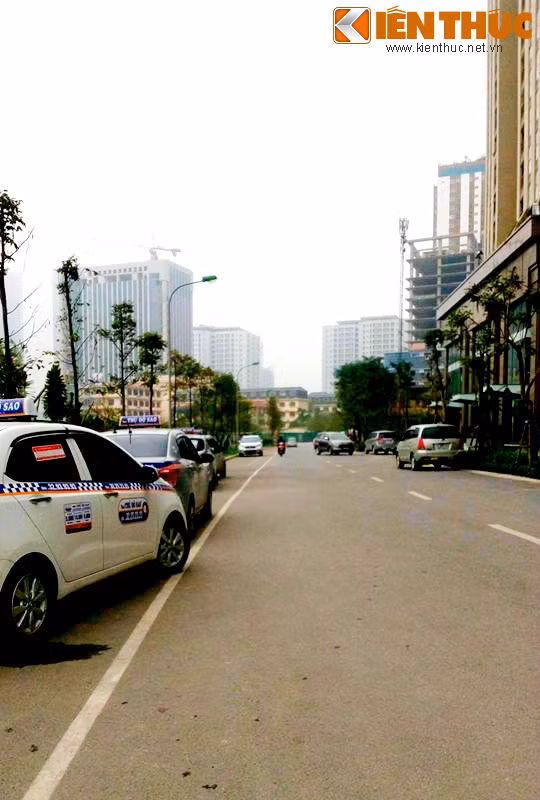 Trước phản ứng của cư dân Home City trong thời gian gần đây, đặc biệt liên quan tới địa chỉ của Dự án là 177 Trung Kính, ông Lê Đăng Minh – Giám đốc Công ty TNHH MTV Đầu tư Văn Phú - Trung Kính đã trả lời báo chí rằng, ngay khi bắt đầu mở bán căn hộ, trên bản vẽ tổng thể cũng như mô hình tại nhà mẫu, cư dân Home City đều có thể nhìn rõ lối vào theo địa chỉ 177 Trung Kính là dành cho trường học.