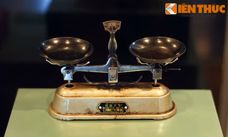 Cân tiểu li loại 200kg, từng được một nhà thuốc dùng để cân thuốc Tây.