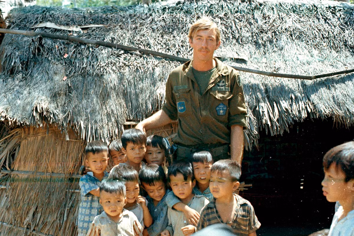 Trẻ em tại một ngôi làng ở Vĩnh Hội, Cát Hải, Phù Cát, Bình Định.