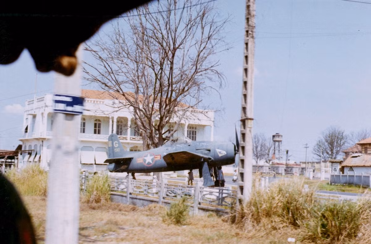 Chiến đấu cơ Wildcat được trưng bày tại một cơ sở quân sự gần sân bay Tân Sơn Nhất, Sài Gòn.