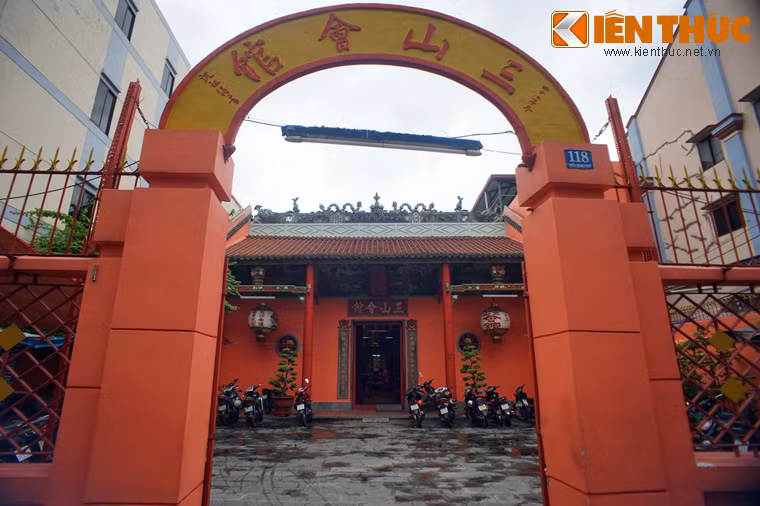 Hội quán này được xây dựng bởi cộng đồng người Hoa kiều gốc Phúc Kiến vào năm 1839, dưới thời vua Minh Mạng.