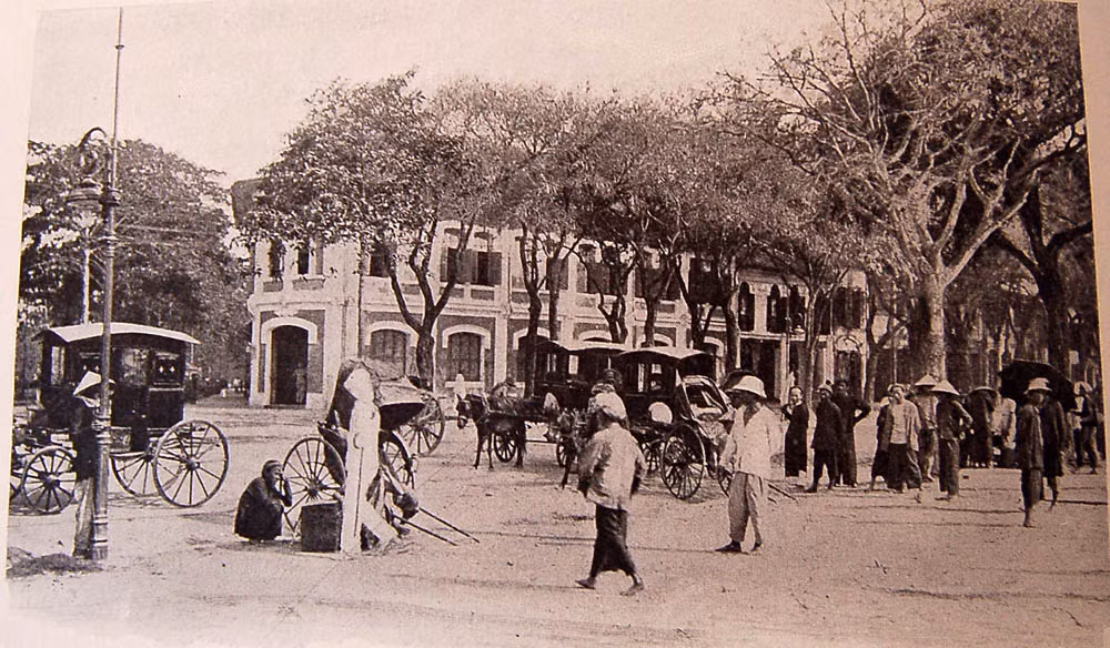 Bến Francis Garnier (khu vực bờ sông Sài Gòn ở đầu đường Đồng Khởi ngày nay).