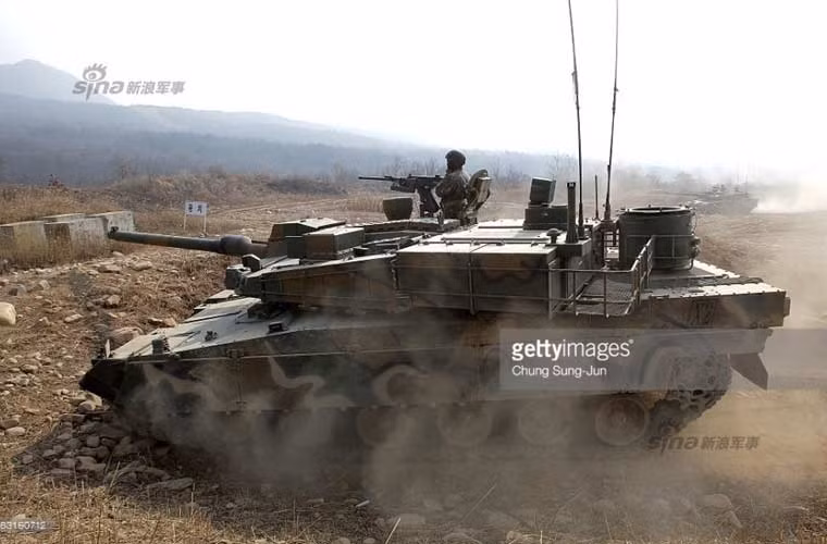 Quân đội Hàn Quốc dự định mua 100 xe tăng K-2 từ nay tới năm 2017 nhằm thay thế cho các thế hệ K-1.