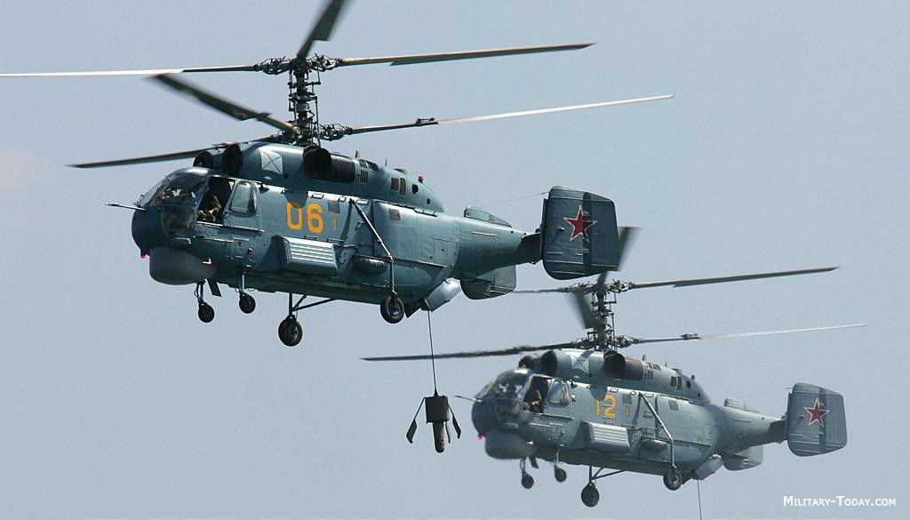 Ka-28 còn được trang bị phao định vị thủy âm. Nó được thả xuống biển ở một số vị trí nhất định để phát hiện tàu ngầm theo phương pháp đạc tam giác. Tín hiệu thu được từ phao định vị sẽ truyền về tàu mẹ qua thiết bị liên lạc vệ tinh. Đuôi trực thăng có thiết bị dò tìm biến dị từ trường (MAD) do tàu ngầm gây ra. Ảnh: Military Today.