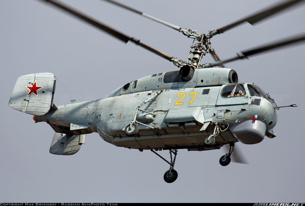 Ka-28 dài 11 m, cao 5,5 m, đường kính cánh quạt chính 15,8 m, trọng lượng rỗng 6,5 tấn, trọng lượng cất cánh tối đa 12 tấn. Tốc độ tối đa 270 km/h, tốc độ hành trình 205 km/h, bán kính hoạt động 200 km từ tàu mẹ. Ảnh: Airliners.