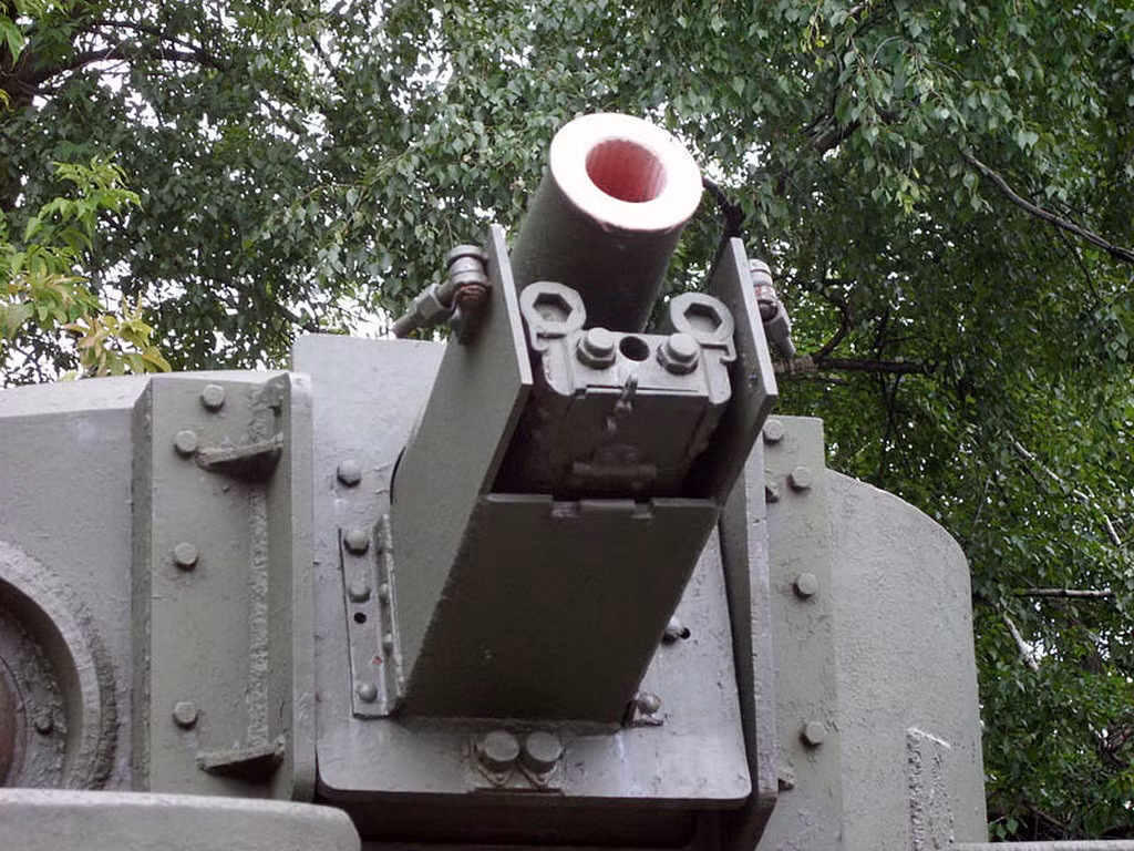 Các phiên bản cải tiến sau này như T-28-85 thì người ta thay khẩu KT-28 bằng khẩu F30 85mm có sức công phá mạnh hơn.