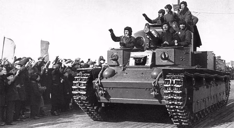 Thực vậy, vào thời điểm những năm 1930 hiếm có xe tăng nào "khủng" nhưng T-28 với trọng lượng lên tới 28 tấn, dài 7,44m, rộng 2,87m và cao 2,82m.