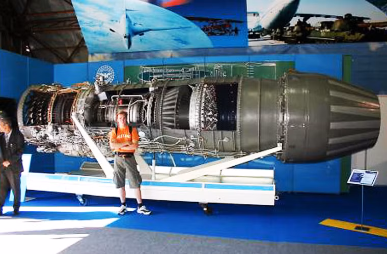 Theo nguồn tin từ ngành công nghiệp quốc phòng Nga cho biết thêm: “Phiên bản mới của động cơ NK-32 không những làm việc như là một động cơ phản lực cực khỏe, mà nó còn đóng vai trò như một động cơ tên lửa. Nhờ đó Tu-60M2 có thể bay ở một độ cao không tưởng, và sẽ không có một hệ thống vũ khí nào của đối phương đủ sức tấn công nó”.