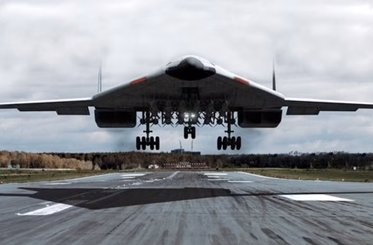 Nga hiện đang thúc đẩy về việc xây dựng đơn vị máy bay ném bom chiến lược thế hệ mới PAK DA (Viết tắt của Tổ hợp hàng không tương lai cho Không quân tầm xa). Tuy nhiên dự án phát triển này liên tục bị trì hoãn. Dự kiến đơn vị đầu tiên sẽ chỉ xuất hiện vào khoảng thời gian 2020-2025.