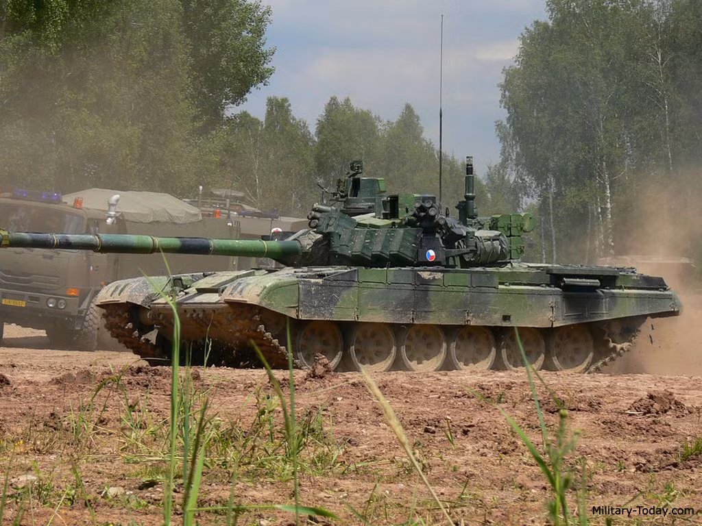 T-72M4 trang bị động cơ diesel tuốc bin tăng áp Condor CV12-1000 công suất 1.200 mã lực vượt xa cả T-90, tương đương với tăng Challenger II của Anh. Động cơ mới được kết hợp với hộp số tự động Allison gồm 4 số tiến, 2 số lùi đem lại khả năng vận hành dễ dàng, đảm bảo tính cơ động.