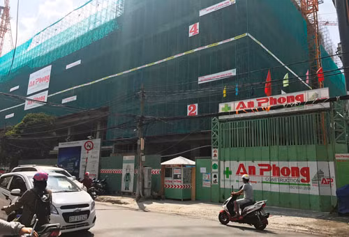 Bi tam dung thi cong do lam au, nha thau An Phong nghi Tet som