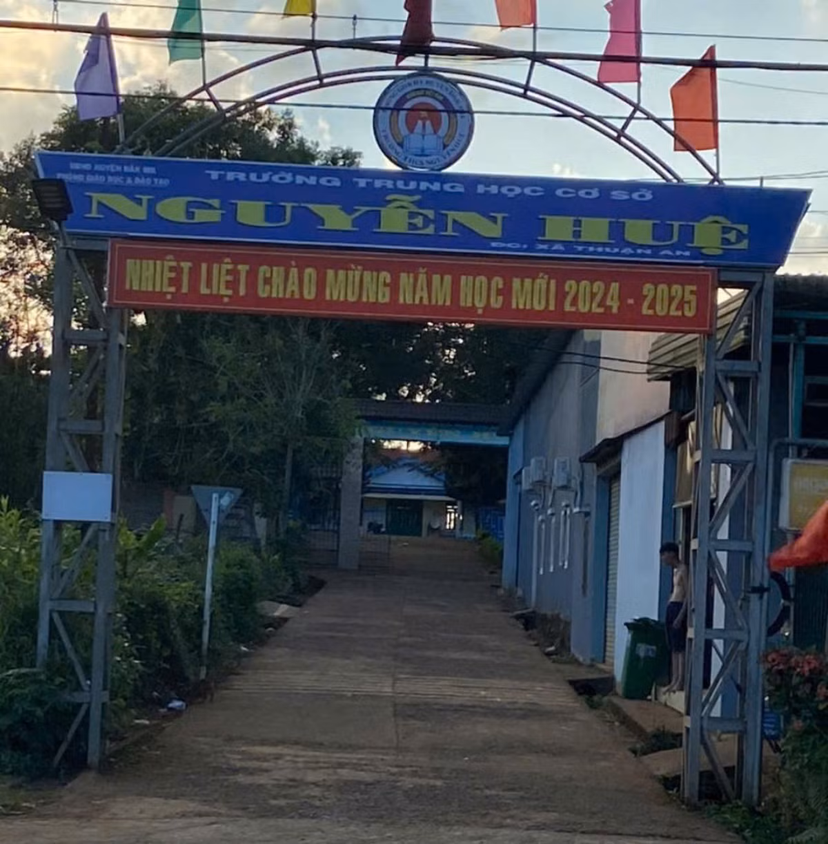 Hai nữ sinh THCS ở Đắk Nông bị đâm nhập viện Hai nu sinh THCS o Dak Nong bi dam nhap vien