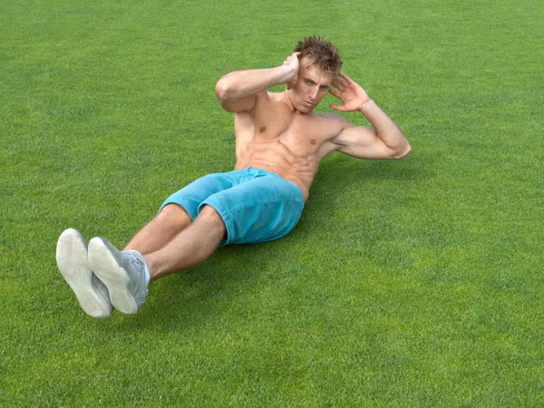 Tập thể dục: Tập thể dục thường xuyên không chỉ giúp các chàng có thân hình săn chắc, dẻo dai và khỏe mạnh hơn mà còn trông hấp dẫn hơn. Hãy tập thói quen tập thể dục mỗi ngày là điều mà các quý ông nên nhớ để có ngoại hình đẹp và hấp dẫn hơn.