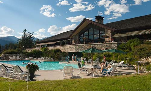 Vợ chồng Hoàng tử Harry và Công nương Markle được cho là sẽ tận hưởng tuần trăng mật tại một khu nghỉ dưỡng sang trọng thuộc Vườn quốc gia Jasper, trung tâm của tỉnh Alberta. Tại đây, họ sẽ được bảo vệ bởi đội ngũ an ninh Anh và Canada.