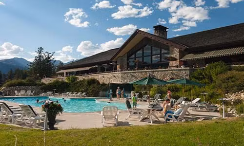 Vợ chồng Hoàng tử Harry và Công nương Markle được cho là sẽ tận hưởng tuần trăng mật tại một khu nghỉ dưỡng sang trọng thuộc Vườn quốc gia Jasper, trung tâm của tỉnh Alberta. Tại đây, họ sẽ được bảo vệ bởi đội ngũ an ninh Anh và Canada.