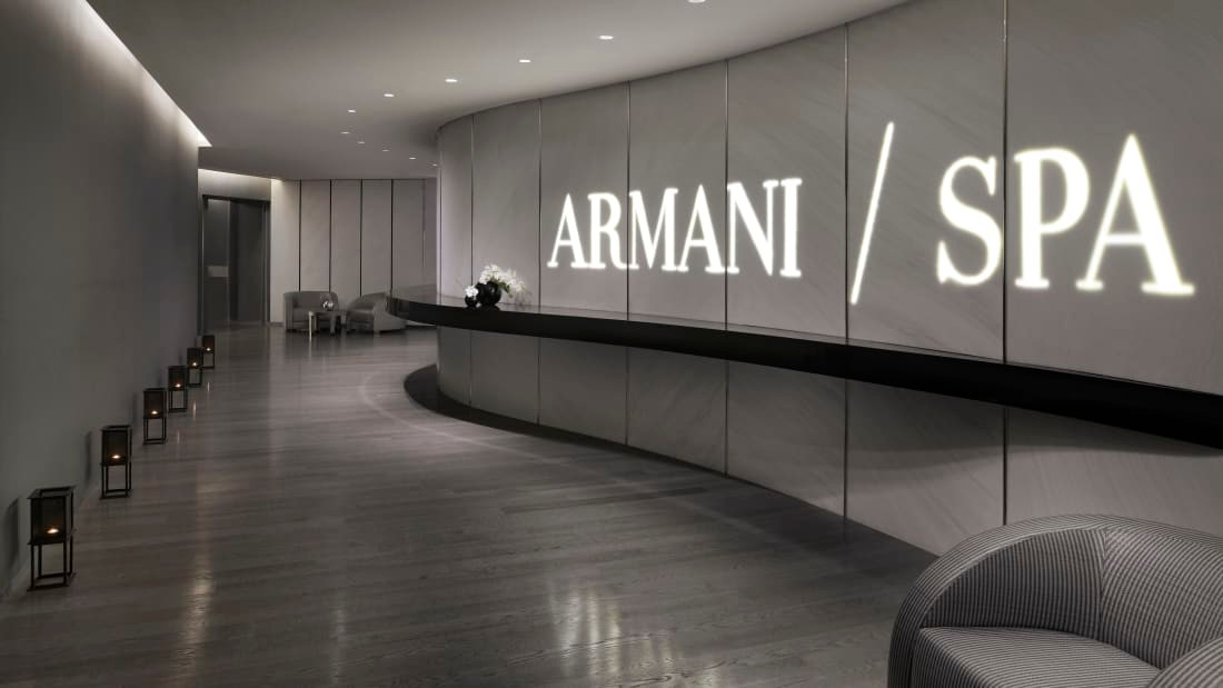 Câu lạc bộ Burj có phòng tập gym hiện đại, bể bơi lớn và spa sang trọng cùng với quán bar và nhà hàng.