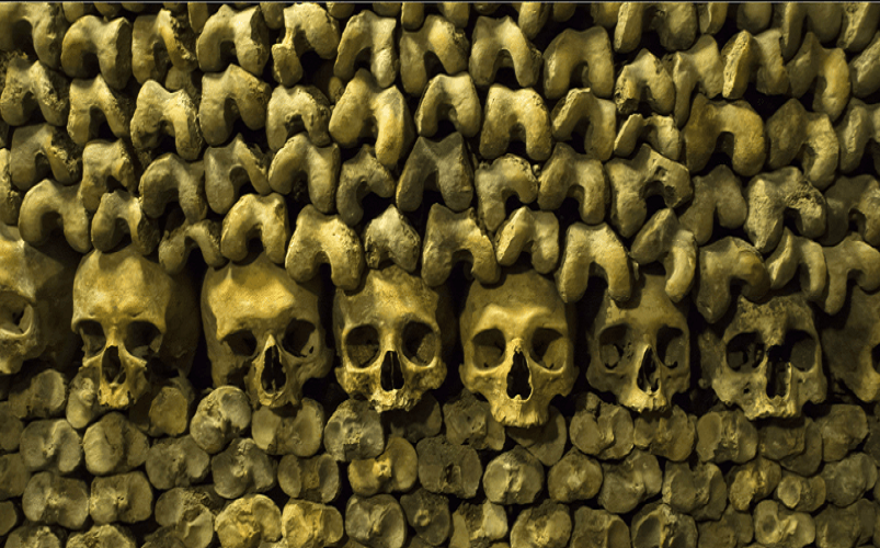 Hầm mộ Paris được xây dựng dưới lòng đất vào cuối những năm 1700, chứa hài cốt của hơn 6 triệu người. Ảnh: ATI.