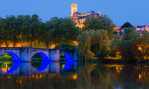 Tại Pháp, bạn có thể kết hôn với một người đã khuất một cách hợp pháp, miễn là được Tổng thống và Bộ Tư pháp cho phép. Đây là một trong những sự thật bất ngờ về nước Pháp có thể bạn chưa biết. Ảnh: thelocal.fr.