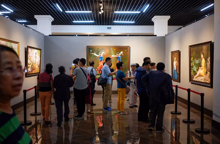 Tại thành phố này còn có cả Trung tâm Văn hóa Trung-Triều, nơi trưng bày các bức tranh của họa sĩ Triều Tiên hồi tháng 9/2017.