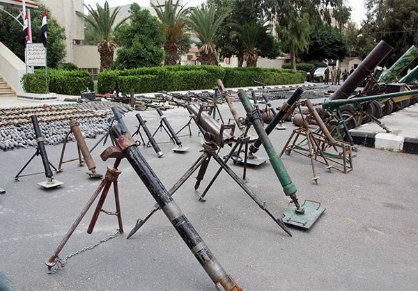 “Trong số trang thiết bị quân sự vừa bị tịch thu có nhiều loại vũ khí do Israel sản xuất như bom mìn, đạn dược, rocket, súng máy,...”, nguồn tin cho biết. Ảnh: FNA.