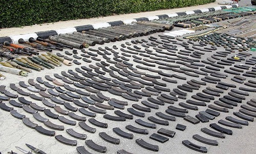 Ngoài ra, lực lượng chính phủ Damascus cũng thu giữ lượng lớn chất hóa học và thuốc súng mà các tay súng khủng bố từng sử dụng để chế tạo bom… và rất nhiều vật liệu nổ trong số đó do các công ty Israel chế tạo. Ảnh: FNA.