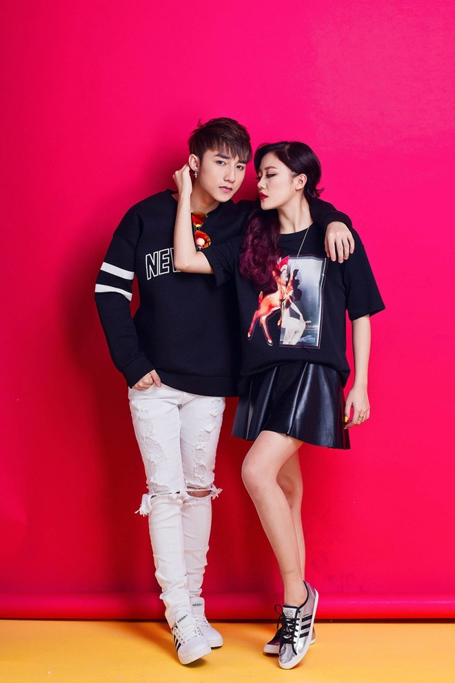 Kể cả khi hợp tác trong việc chụp hình, quay MV và được yêu cầu “tương tác” với bạn diễn, ca sĩ Sơn Tùng cũng tránh hết sức có thể việc “đụng chạm” bàn tay vào người đối phương.