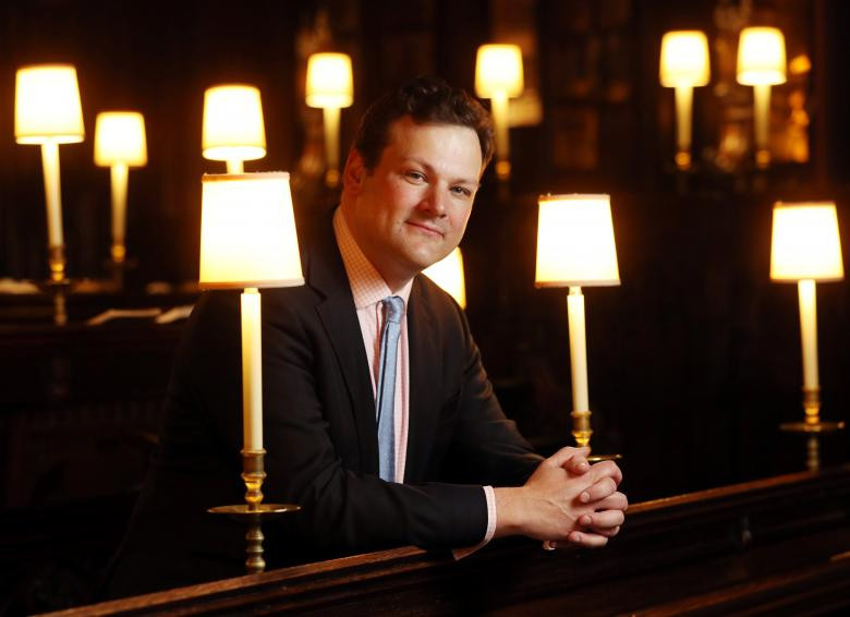 Trong ảnh là James Vivian - Giám đốc âm nhạc tại nhà thờ St George.