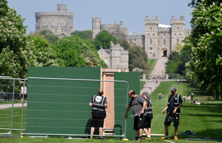 Khu vực dành cho giới truyền thông được dựng lên tạm thời gần Lâu đài Windsor.