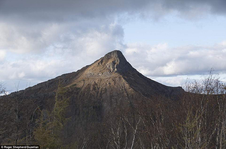 Đây là đỉnh núi Bukpotae-san, cao 2.288 mét, ở huyện Samji-yon, tỉnh Ryanggang-do.