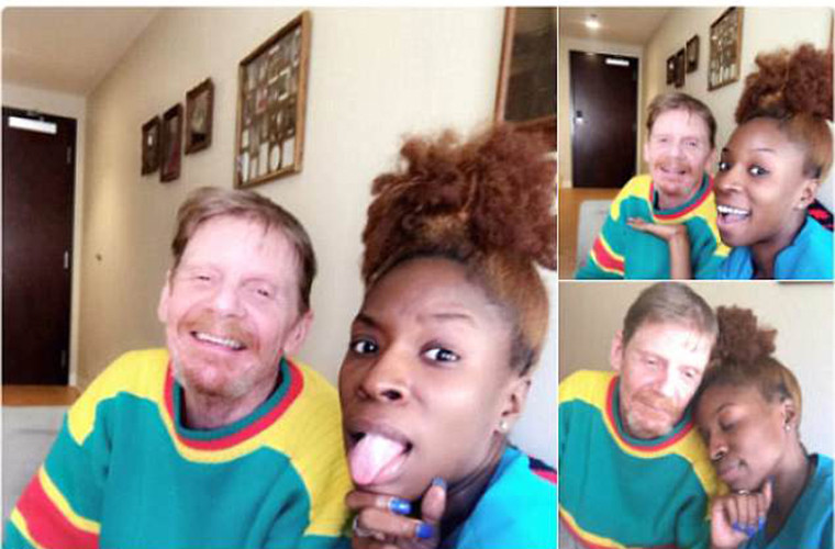 Thấy người đàn ông mắc chứng mất trí nhớ bật khóc vì không có người nhà đến thăm vào dịp lễ Giáng sinh, cô gái đã an ủi và chụp ảnh gia đình cùng ông.