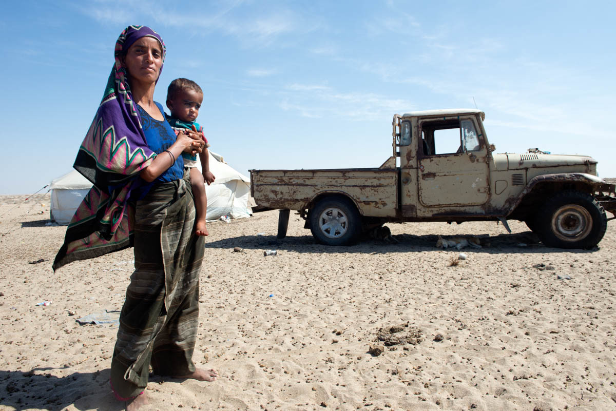 Sau khi rời Sabaha, một khu vực chìm trong nghèo đói và bạo lực, người phụ nữ này và con trai của cô đang sống trong một túp lều nhỏ gần thành phố Aden.