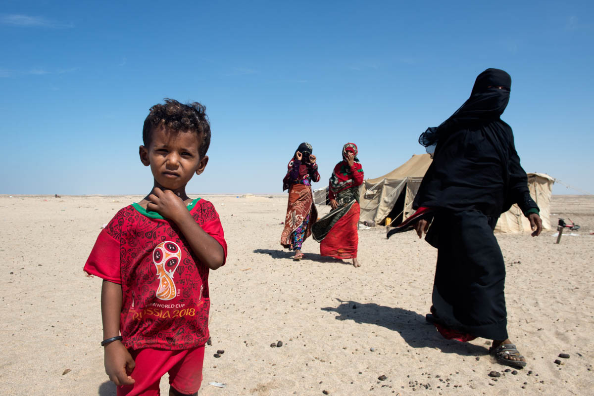 Nhiều gia đình dựng lán trại ở tạm trên sa mạc Omran, cách thành phố Aden vài km.