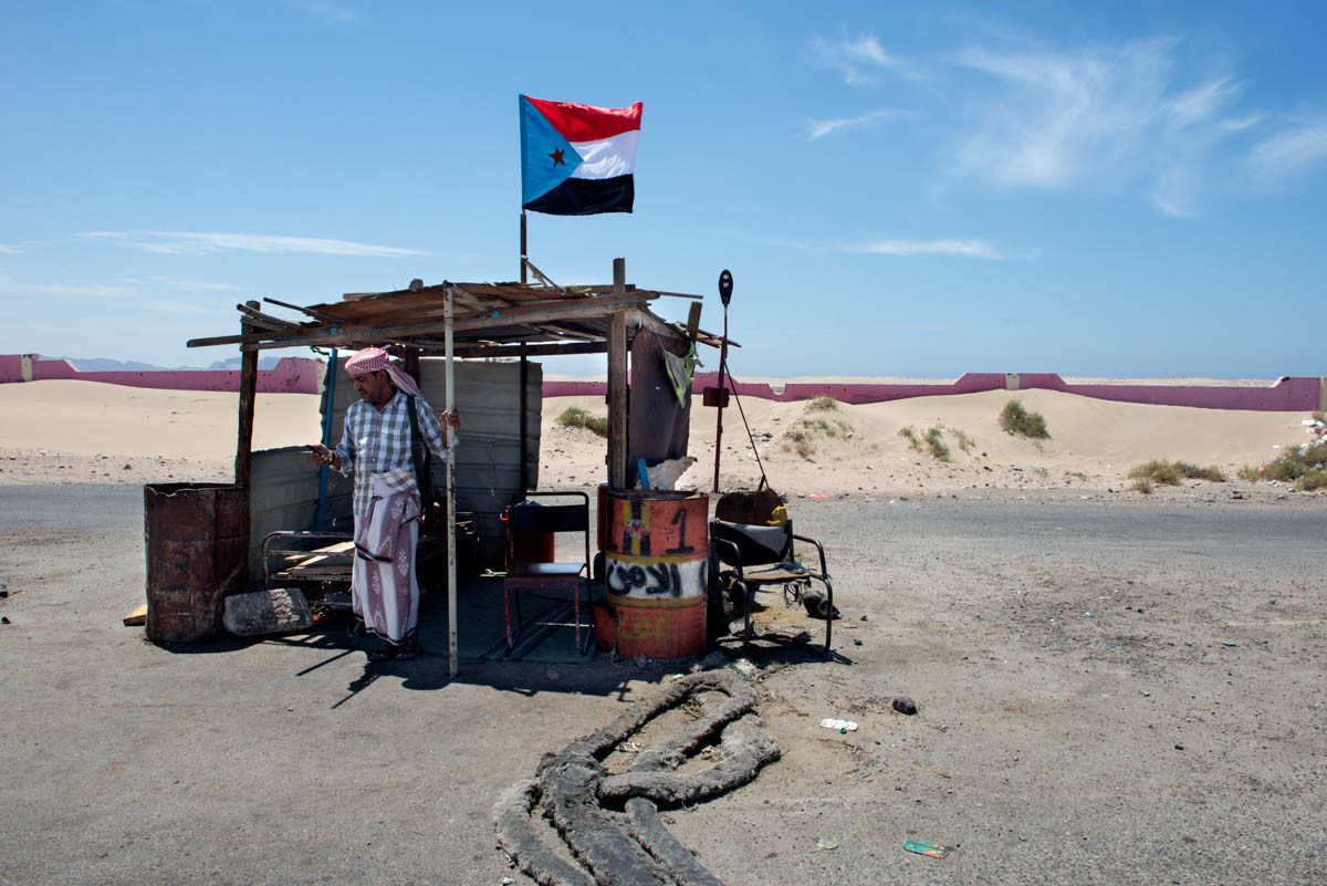 Một chốt kiểm soát của lực lượng dân quân miền nam ở Salah al-Deen, Yemen.