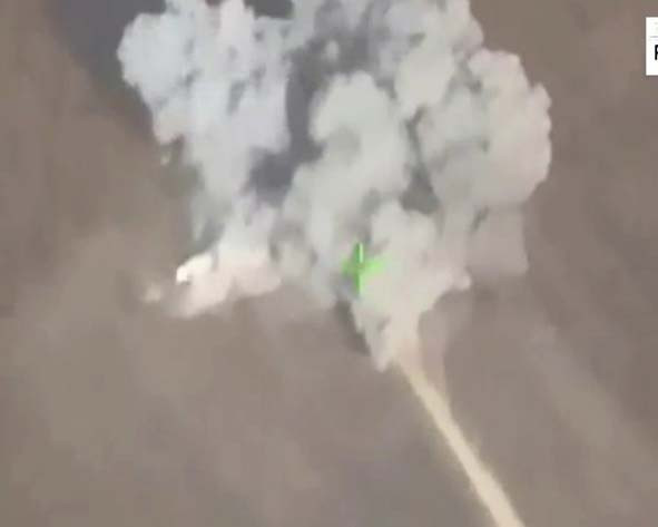 “Cụ thể, các tay súng IS tấn công căn cứ của lực lượng chính phủ Damascus tại khu vực chiến lược Hamimah. Đây từng là thành trì của nhóm khủng bố này trong khu Badiya”, nguồn tin cho hay. Ảnh: AMN.