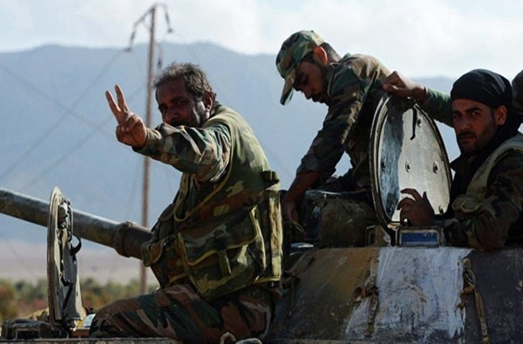 Trong diễn biến khác trên chiến trường Syria, theo hãng Fars (Iran) ngày 29/5, Quân đội Syria đã đập tan hai cuộc tấn công ác liệt của phiến quân IS nhằm vào căn cứ của lực lượng chính phủ Damascus ở Đông Deir Ezzor. Ảnh: FNA.