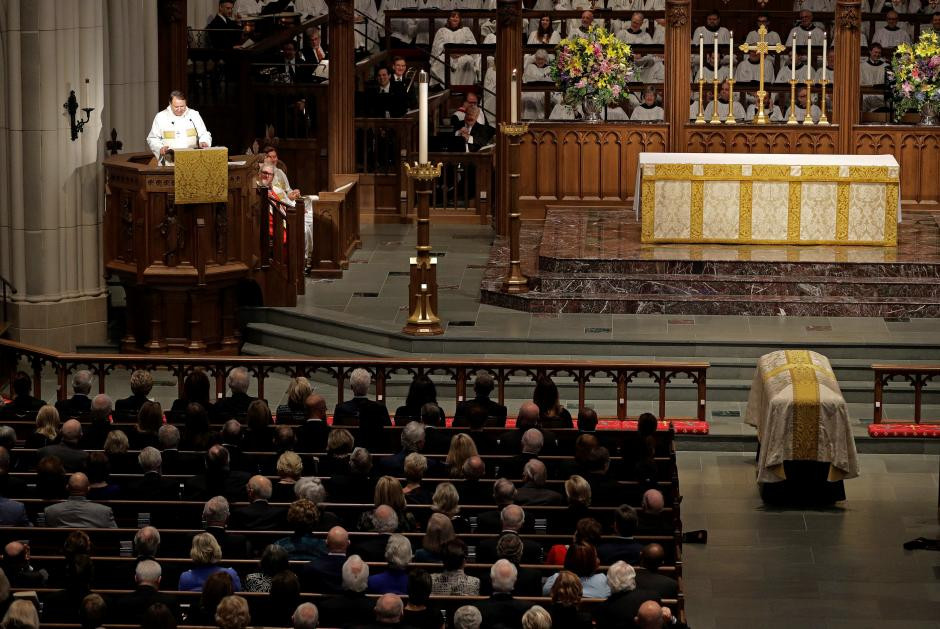Hơn 1.000 người đã tham dự lễ tang của bà Barbara Bush tại nhà thờ St. Martin Episcopal ở thành phố Houston, Mỹ, chiều ngày 21/4.