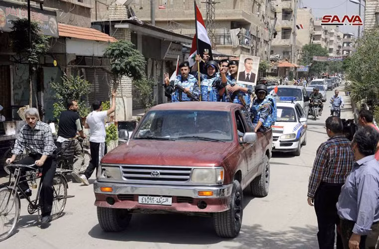 “Một khi lực lượng chính phủ Damascus chiếm được thị trấn này, tuyến phòng thủ của IS tại Trại Yarmouk sẽ có thể bị sụp đổ”, nguồn tin cho hay. Ảnh: SANA.