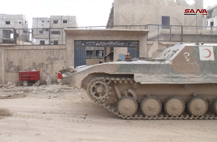 “Các chiến đấu cơ Syria cũng phá hủy nhiều pháo đài và chiến hào của IS tại quận al-Hajar al-Aswad và Trại Yarmouk”, SANA cho biết thêm. Ảnh: SANA.