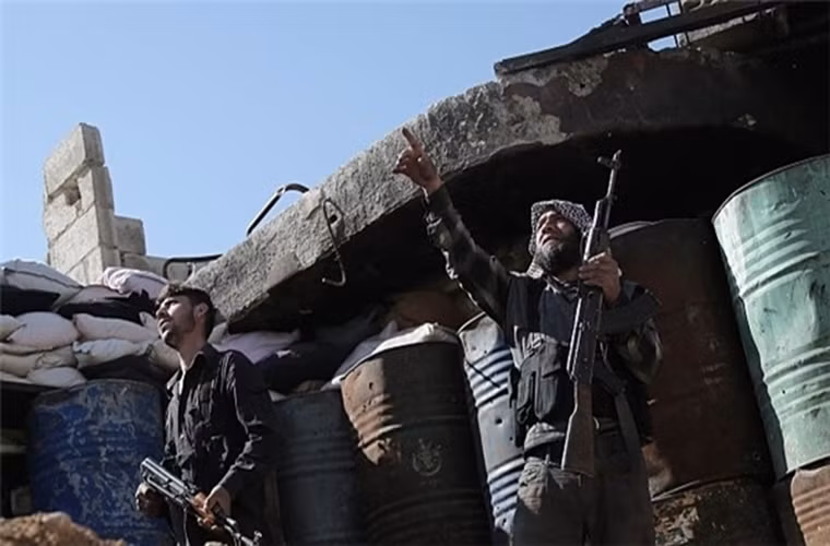 Trong diễn biến khác trên chiến trường Syria, các chiến đấu cơ Nga và Syria đồng loạt dội bom xuống các căn cứ của nhóm khủng bố ở Bắc Hama và Nam Idlib hôm 13/5. Ảnh: FNA.