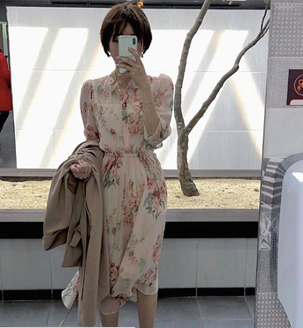 Chiếc váy phù hợp từ công sở đến dạo phố hay tham gia tiệc tùng cùng bạn bè vào dịp cuối tuần. Chưa kể tông màu pastel cũng giúp tôn làn da trắng, tôn vẻ đẹp nhẹ nhàng, thanh lịch của người mặc.