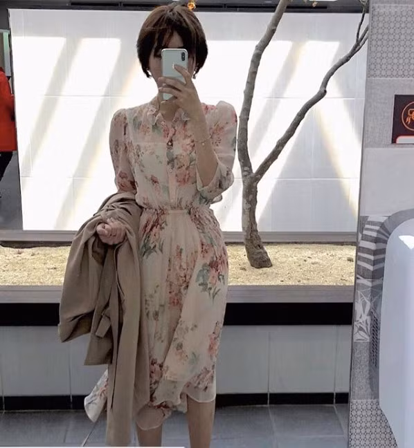 Chiếc váy phù hợp từ công sở đến dạo phố hay tham gia tiệc tùng cùng bạn bè vào dịp cuối tuần. Chưa kể tông màu pastel cũng giúp tôn làn da trắng, tôn vẻ đẹp nhẹ nhàng, thanh lịch của người mặc.