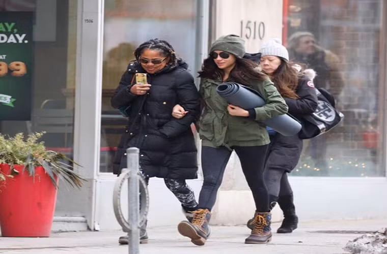 Meghan Markle có thói quen tập yoga và cô có thể sẽ được xây riêng một phòng tập yoga trong cung điện.