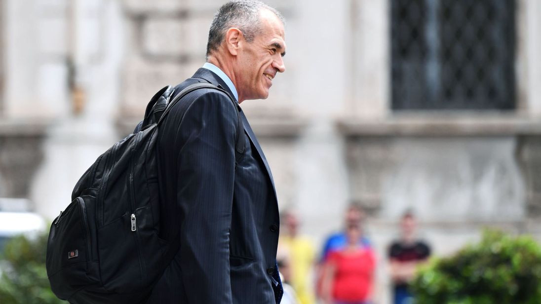 Trong khoảng thời gian từ năm 1981 đến 1987, ông làm việc tại Phòng nghiên cứu của Ngân hàng Italy và tại Eni từ năm 1987 đến 1988. Ảnh: Sky.