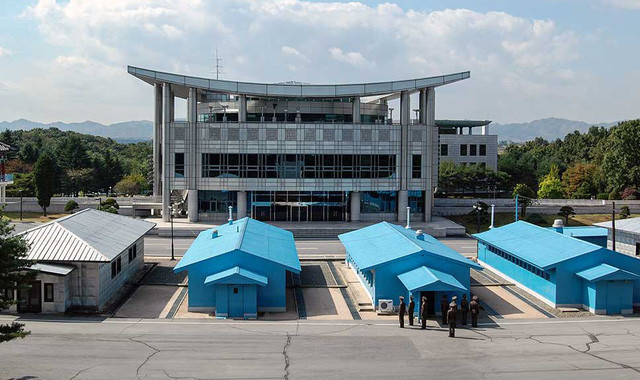 Nhà Tự Do của Hàn Quốc trong Bàn Môn Điếm nhìn từ phía Triều Tiên.