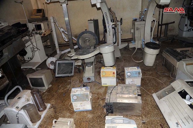 Một số máy tính và các trang thiết bị y tế được phát hiện.