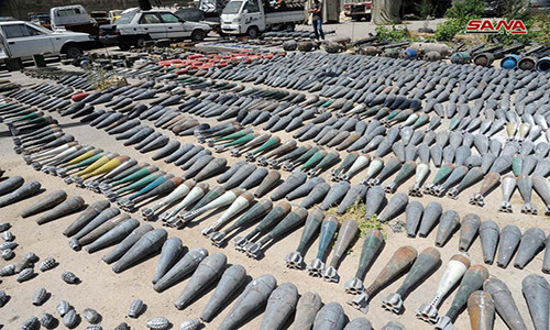 Theo hãng thông tấn SANA ngày 21/5, Quân đội Syria vừa thu giữ một lượng lớn vũ khí, thiết bị liên lạc, y tế máy móc và xe quân sự tại các thị trấn mới giải phóng ở Nam Damascus. (Nguồn ảnh: SANA)