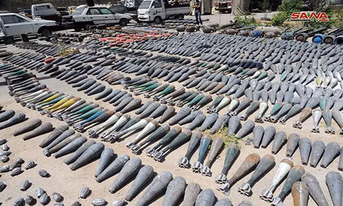 Theo hãng thông tấn SANA ngày 21/5, Quân đội Syria vừa thu giữ một lượng lớn vũ khí, thiết bị liên lạc, y tế máy móc và xe quân sự tại các thị trấn mới giải phóng ở Nam Damascus. (Nguồn ảnh: SANA)