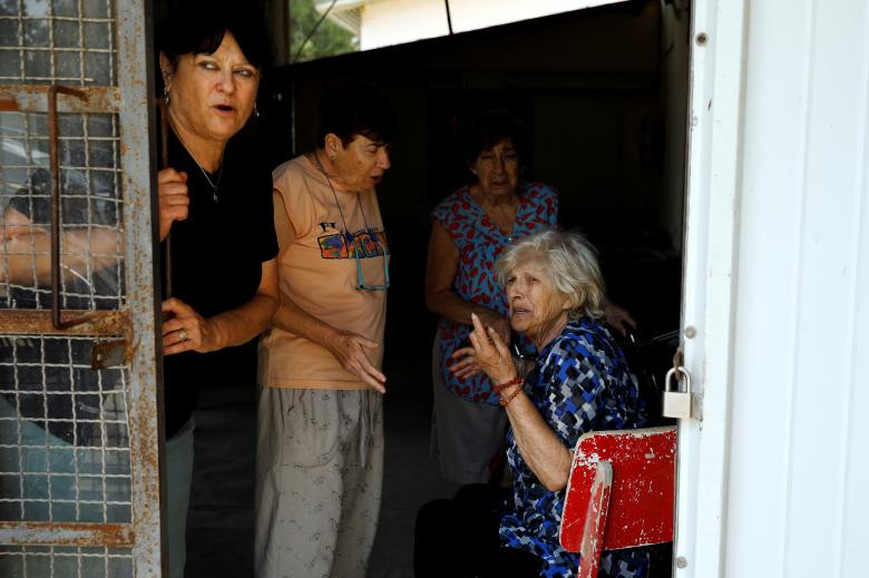 Nét mặt lo sợ của người dân sau tiếng còi báo động ở Kibbutz.